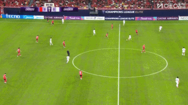 驚險(xiǎn)！姜潤求中路持球長驅(qū)直入，隨后的打門稍正被蹇韜撲出底線