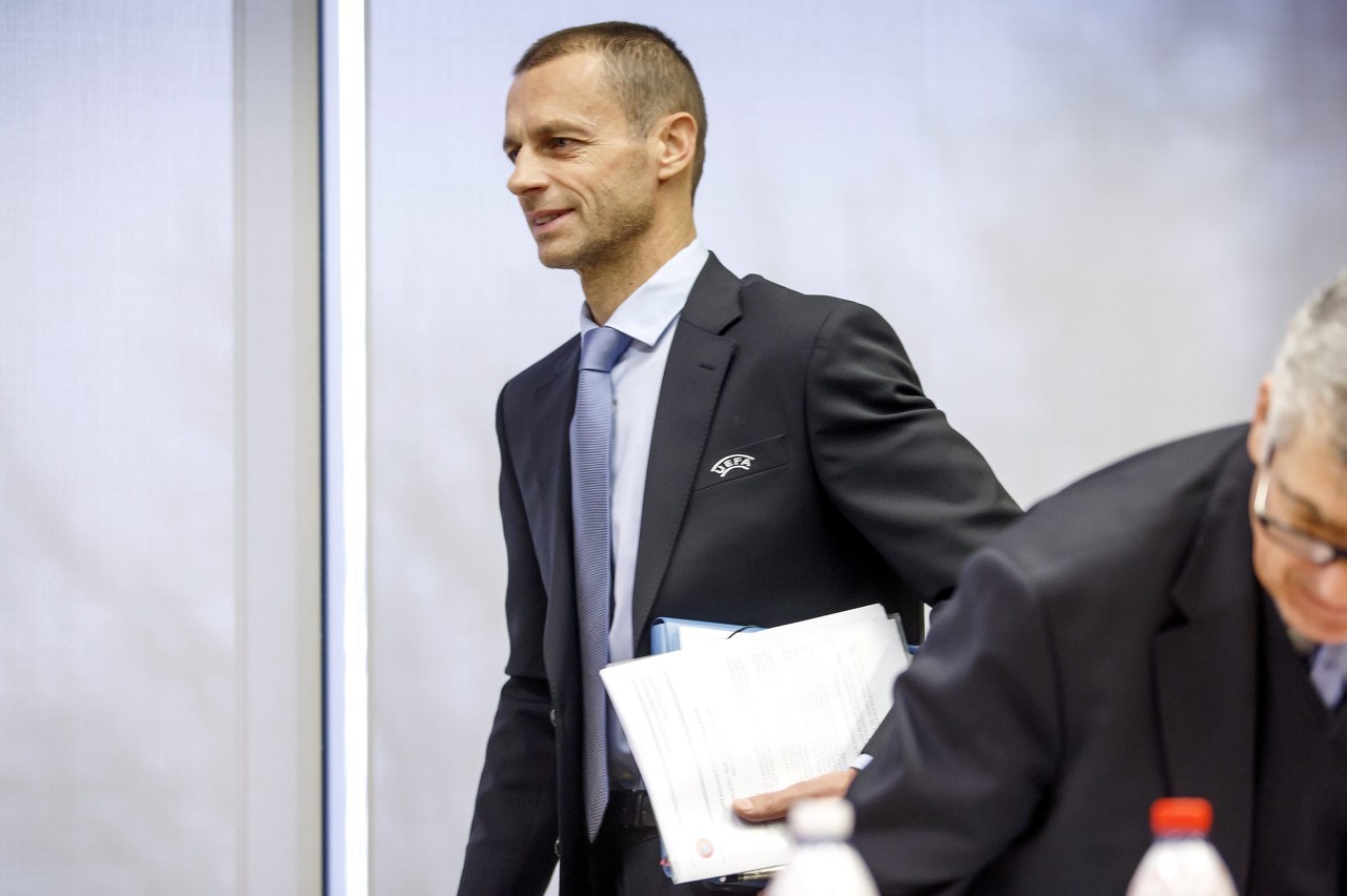 世體：巴薩主場對陣巴黎的歐冠的比賽，切費林將前往巴塞羅那觀戰(zhàn)