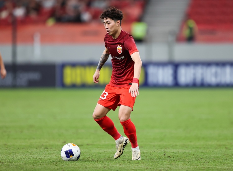 記者：傅歡踢左邊翼衛(wèi)很難受，在日本球員面前感覺像不會踢球