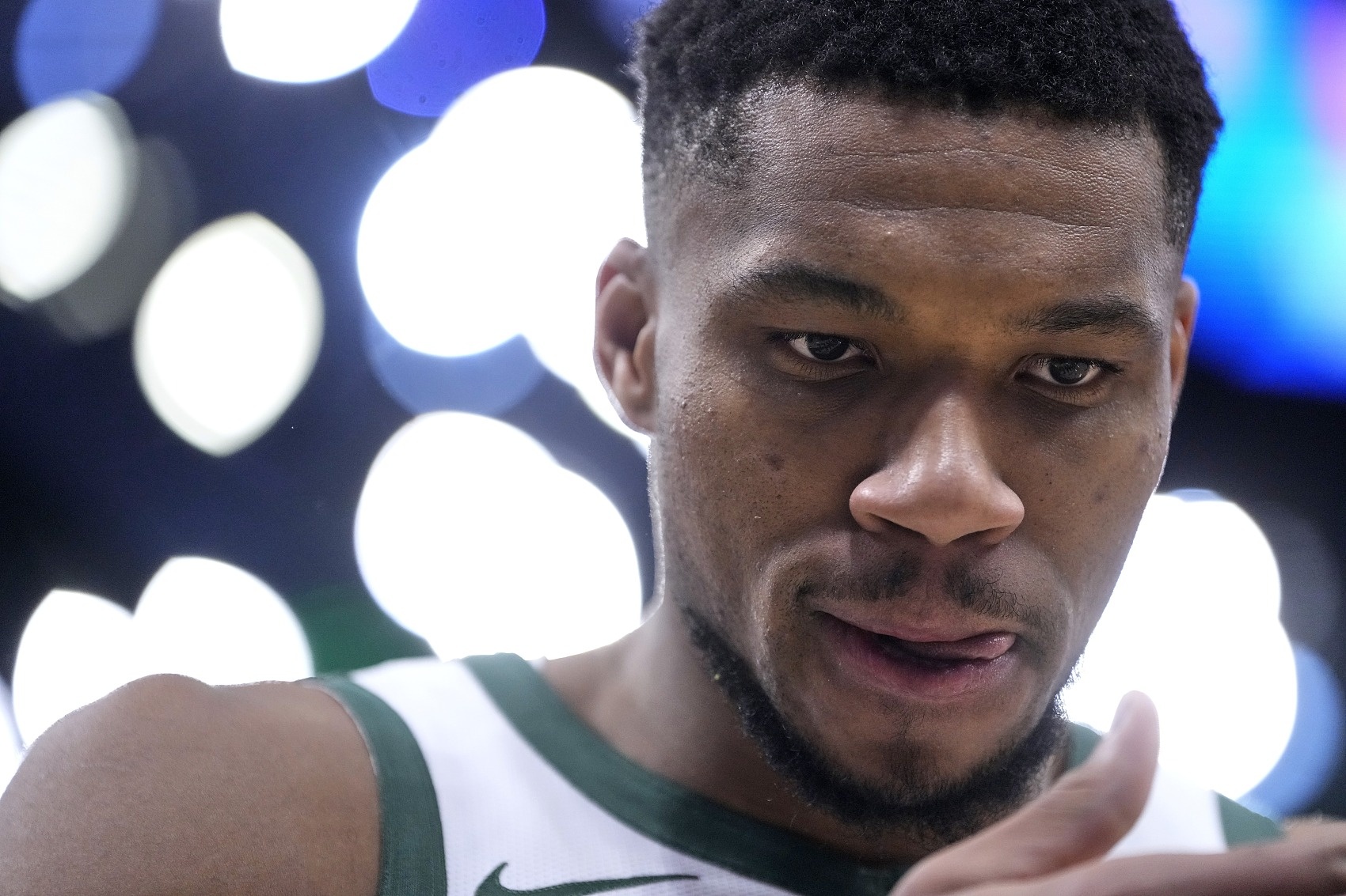 雄鹿老板表示與字母哥進(jìn)行了友好交談 字母哥一個小時后矢口否認(rèn)