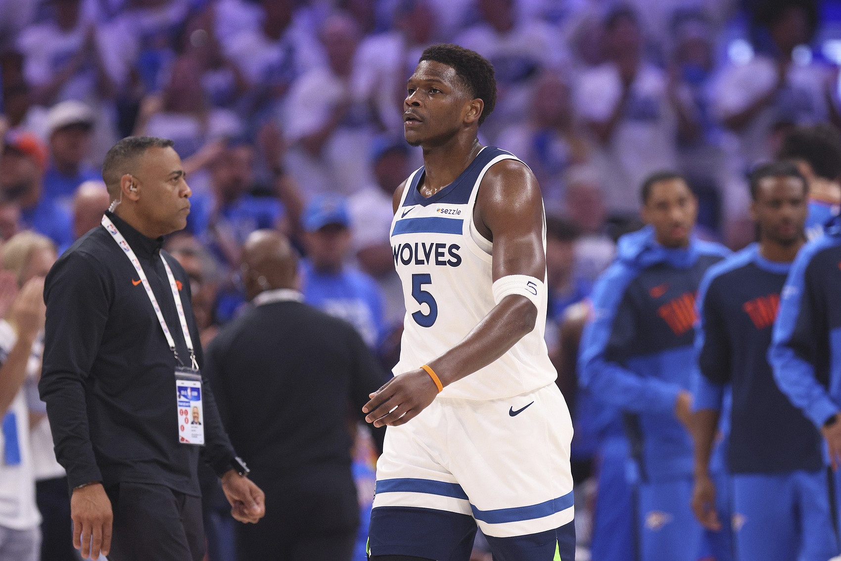 芬奇：華子現(xiàn)在更注重看錄像和塑形 相信他具備競爭MVP的潛力