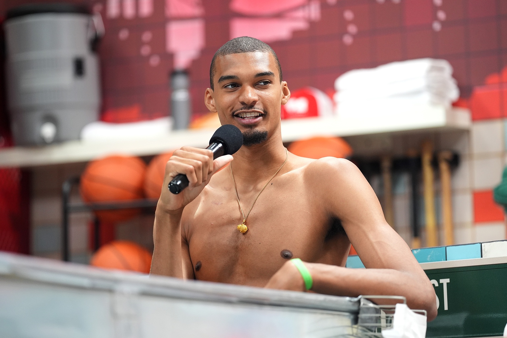 十八銅人警告！文班亞馬：今夏最難忘的時(shí)刻是前往休斯頓參觀NASA