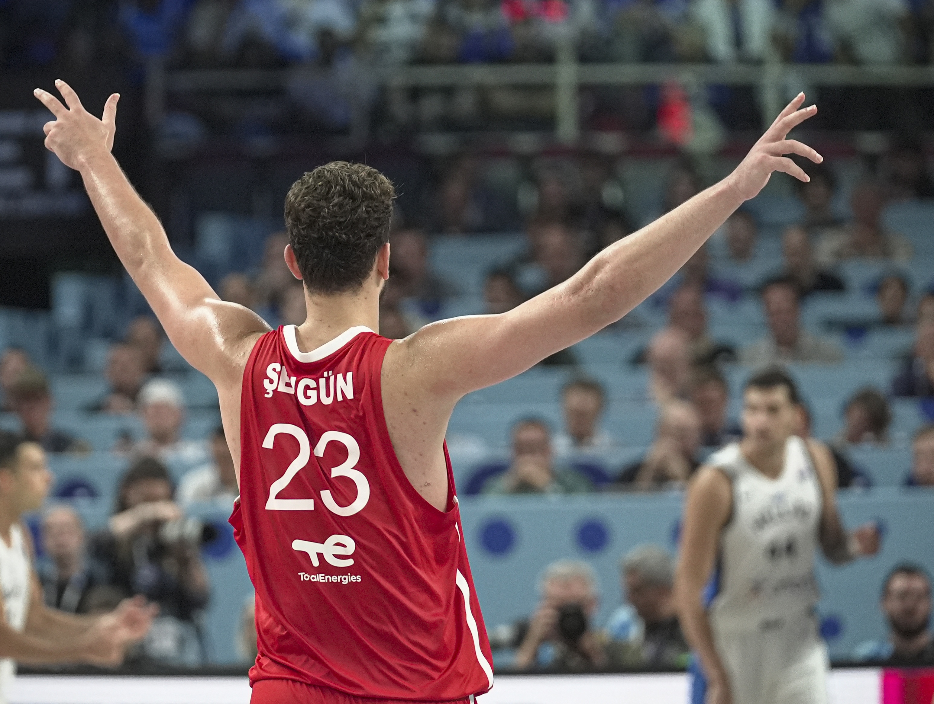 申京：歐錦賽助我重拾投籃信心上季的一些簡(jiǎn)單投籃&我不會(huì)再丟了