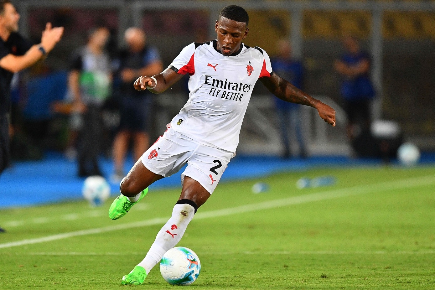 意媒：邁尼昂讓埃斯圖皮尼安掏錢？這是隊內(nèi)懲罰機制，犯錯要罰款