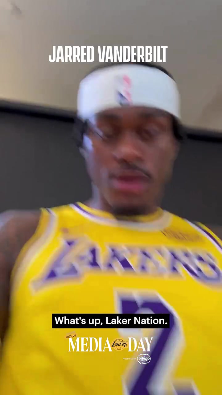 湖人官方曬全隊(duì)集體自拍向球迷問好：我們回來啦！