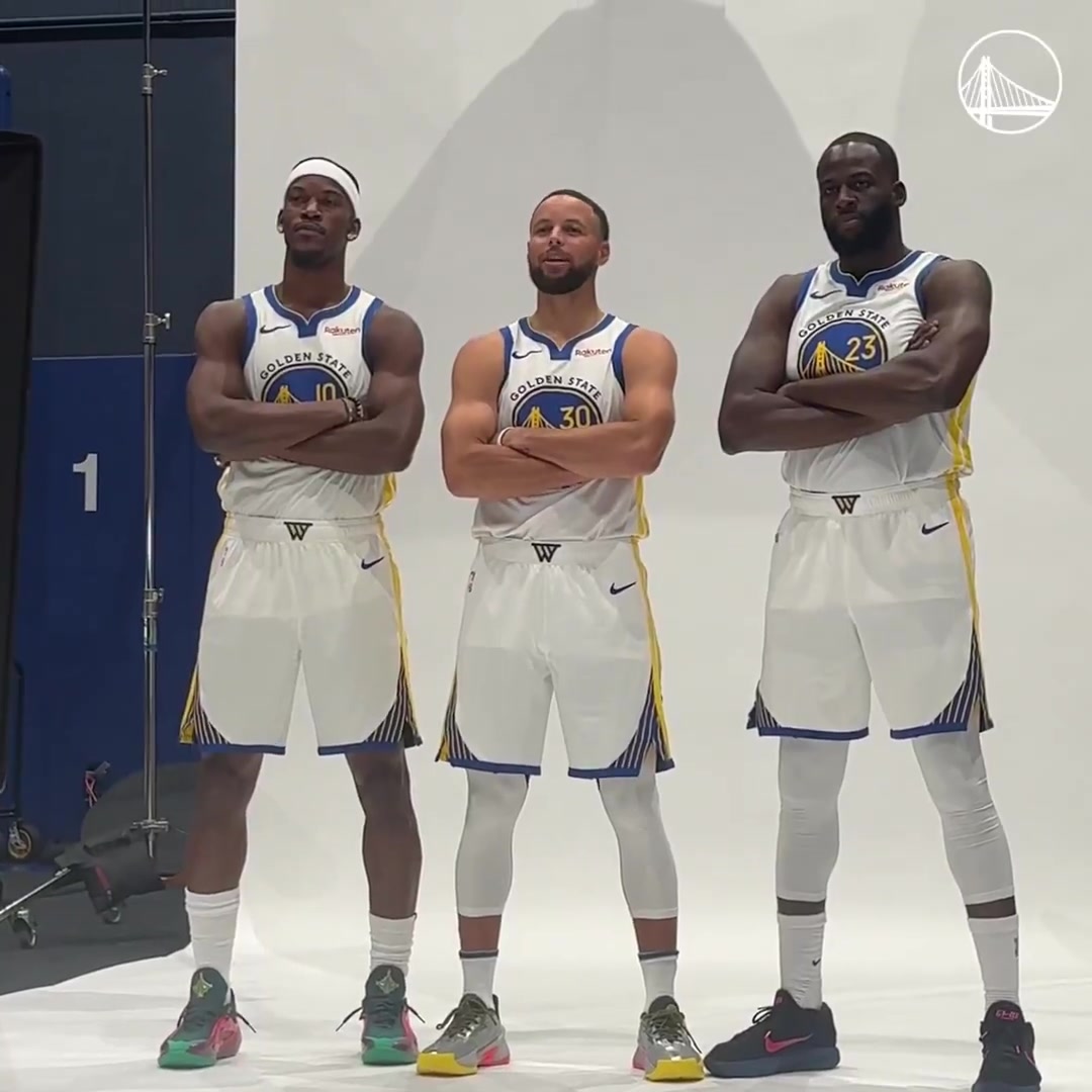 家有三老！勇士官方曬巴特勒、庫(kù)里、追夢(mèng)合拍定妝照視頻