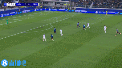 這球漂亮，布魯日球員弧頂處晃開防守兜射破門，亞特蘭大主場落后