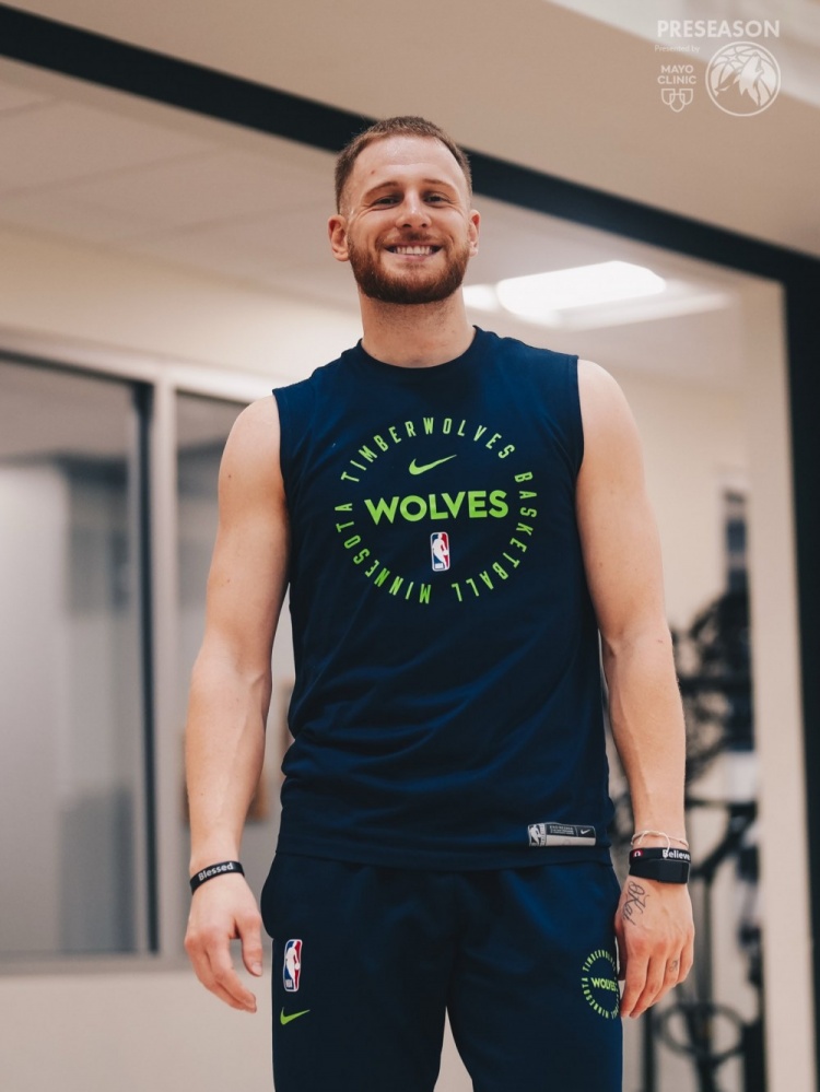 新賽季沖！森林狼曬訓(xùn)練照：愛德華茲&迪文&里德喜笑顏開