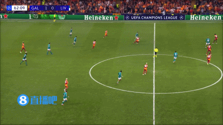 維爾茨挑傳，伊薩克小角度低射被撲住