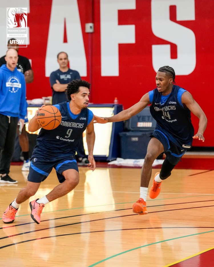 獨行俠曬球隊訓(xùn)練照 濃眉已經(jīng)戴上護目鏡 克萊弗拉格齊亮相