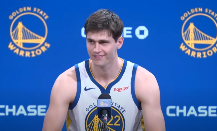 現(xiàn)在感覺(jué)有多緊張？發(fā)布會(huì)上的圖希：感覺(jué)像做錯(cuò)事要道歉的大明星