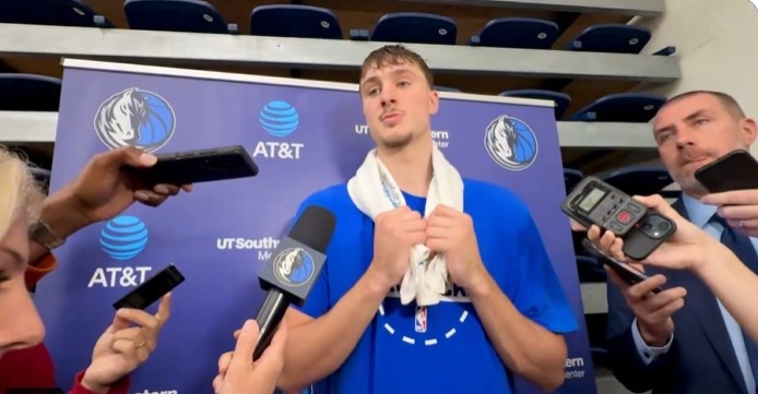 弗拉格：有時(shí)我會(huì)搞混NBA和大學(xué)戰(zhàn)術(shù)術(shù)語 但只要開口說就很好