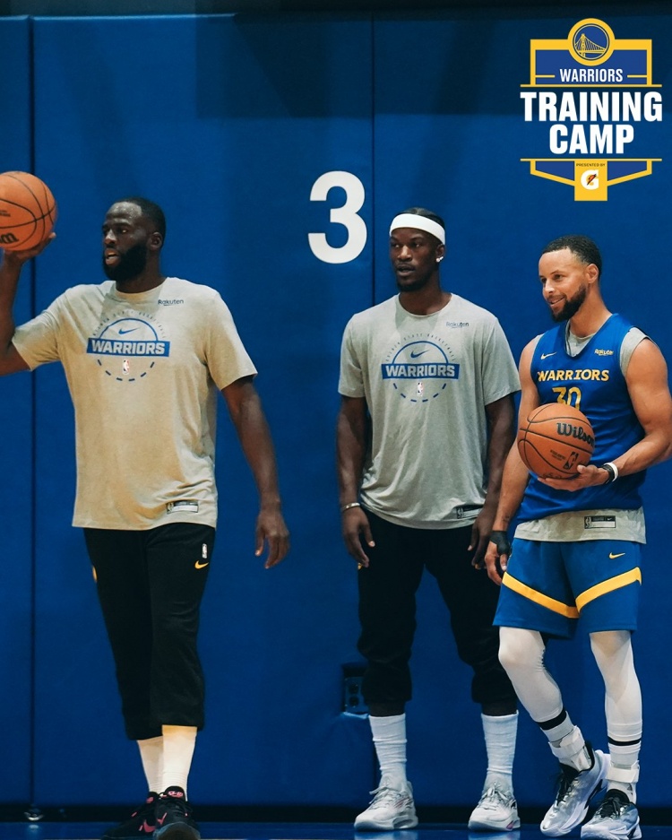 庫里/巴特勒/追夢同框！勇士官方曬圖：訓(xùn)練營第一天