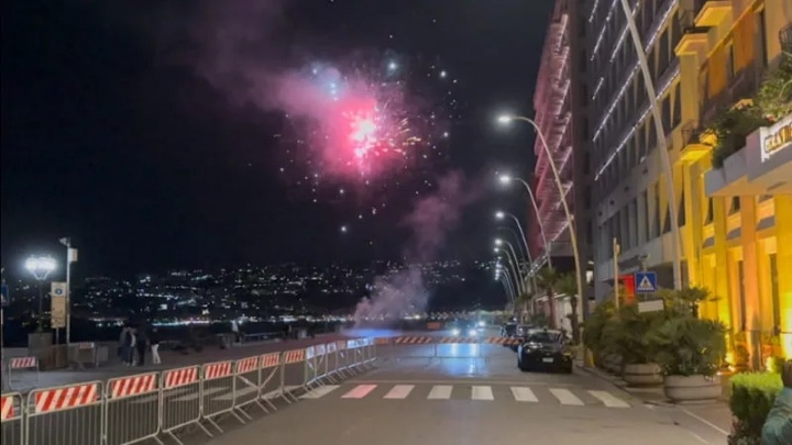 不走運(yùn)，意媒：葡體飛機(jī)晚點(diǎn)，到達(dá)那不勒斯后又遭煙花騷擾