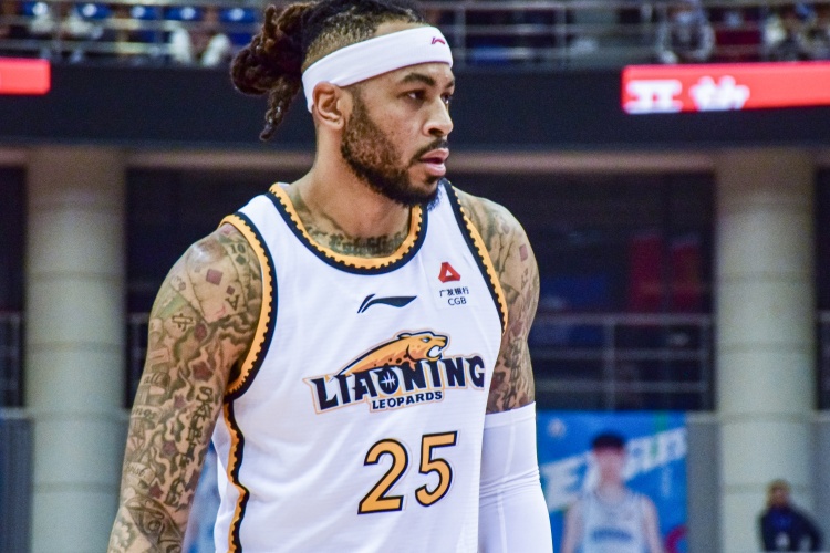 莫蘭德：你們的大莫正“加班”訓(xùn)練 重回遼籃大家庭我們一起加油