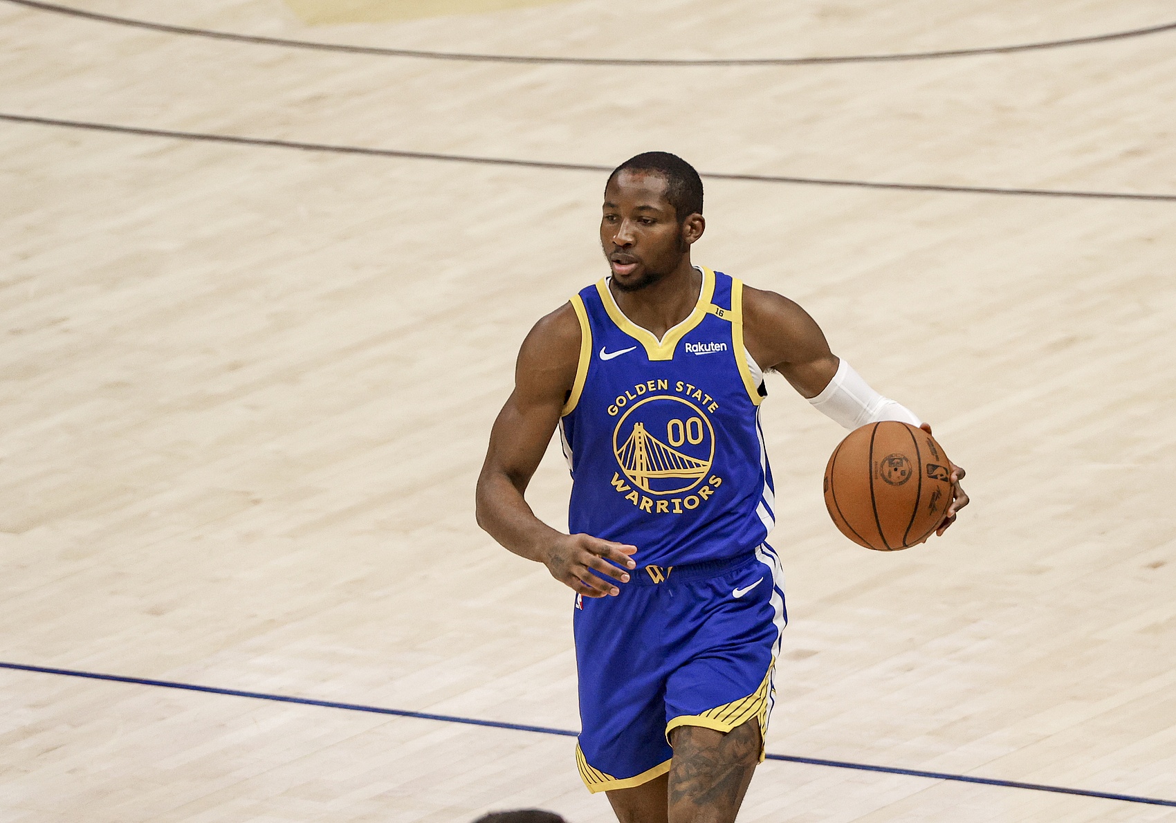 媒體人：庫(kù)明加還是選擇認(rèn)慫 勇士也相比之前的2年4500萬(wàn)加了點(diǎn)錢(qián)