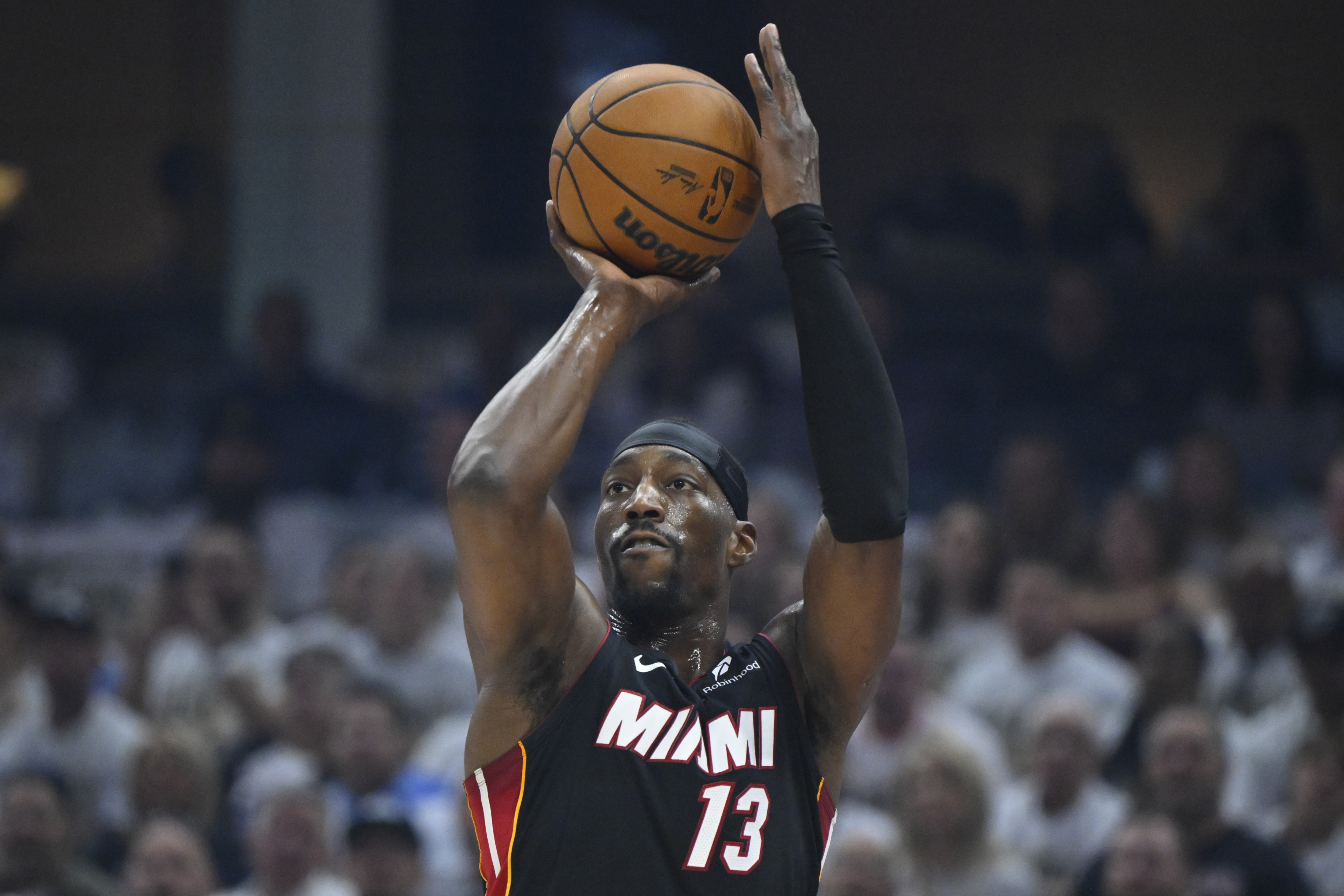 阿德巴約：現(xiàn)在我的三分更穩(wěn)定了 投三分已經(jīng)是很自然的事了