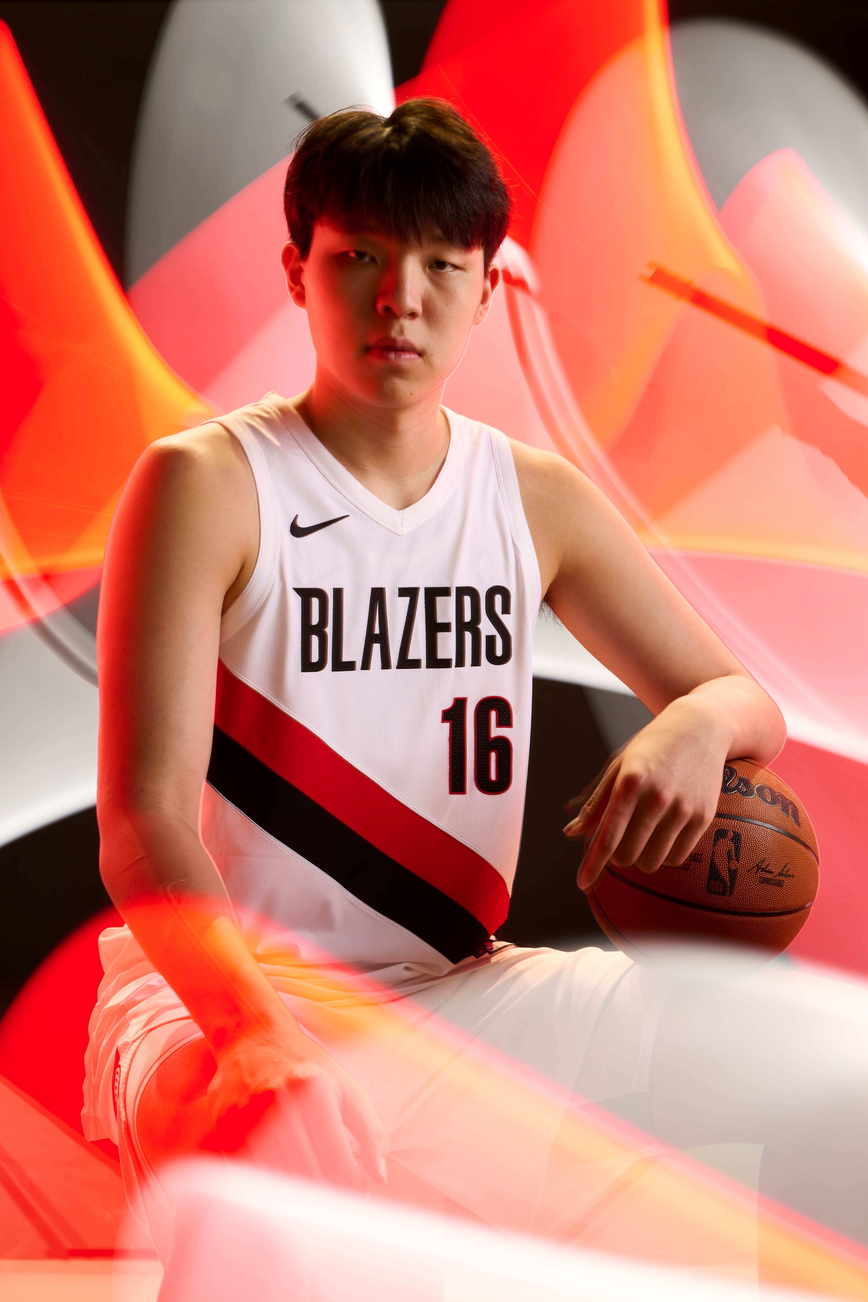 比盧普斯：今天訓(xùn)練中楊瀚森籃板搶得不錯(cuò) 一定要做好籃下保護(hù)