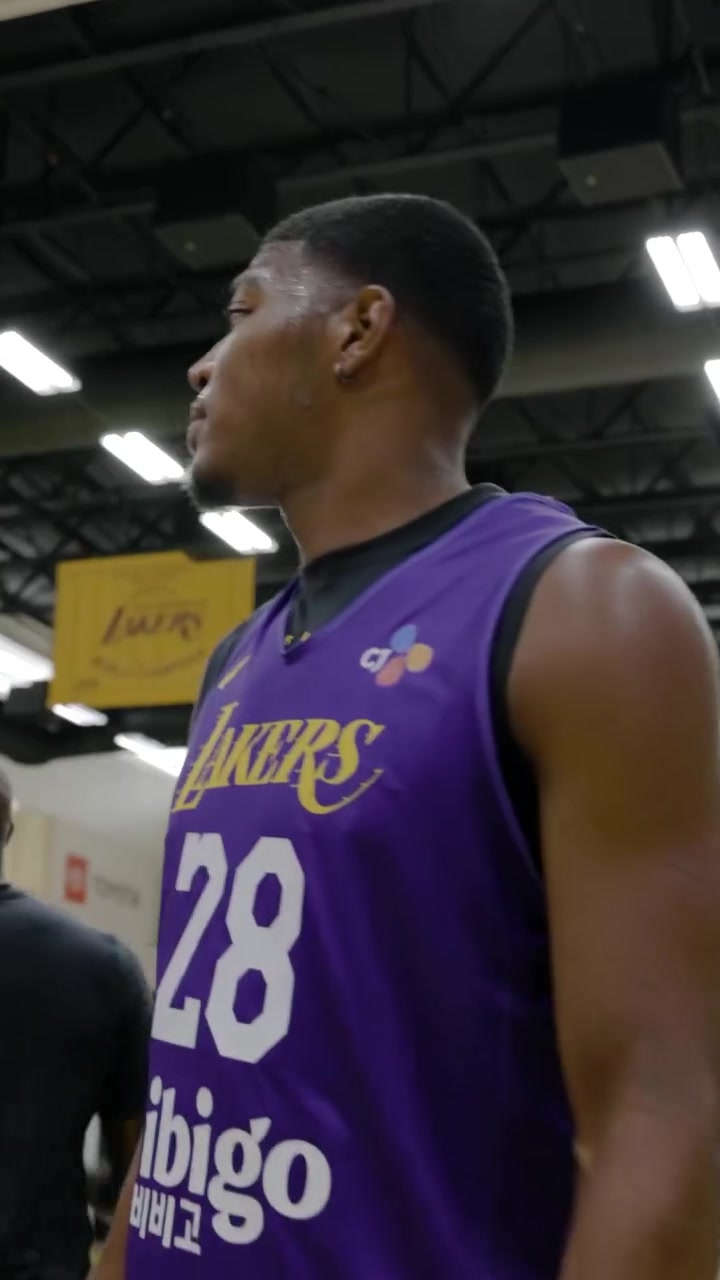 踏上新征程！湖人曬訓(xùn)練營首日集錦：詹姆斯東契奇里夫斯領(lǐng)銜