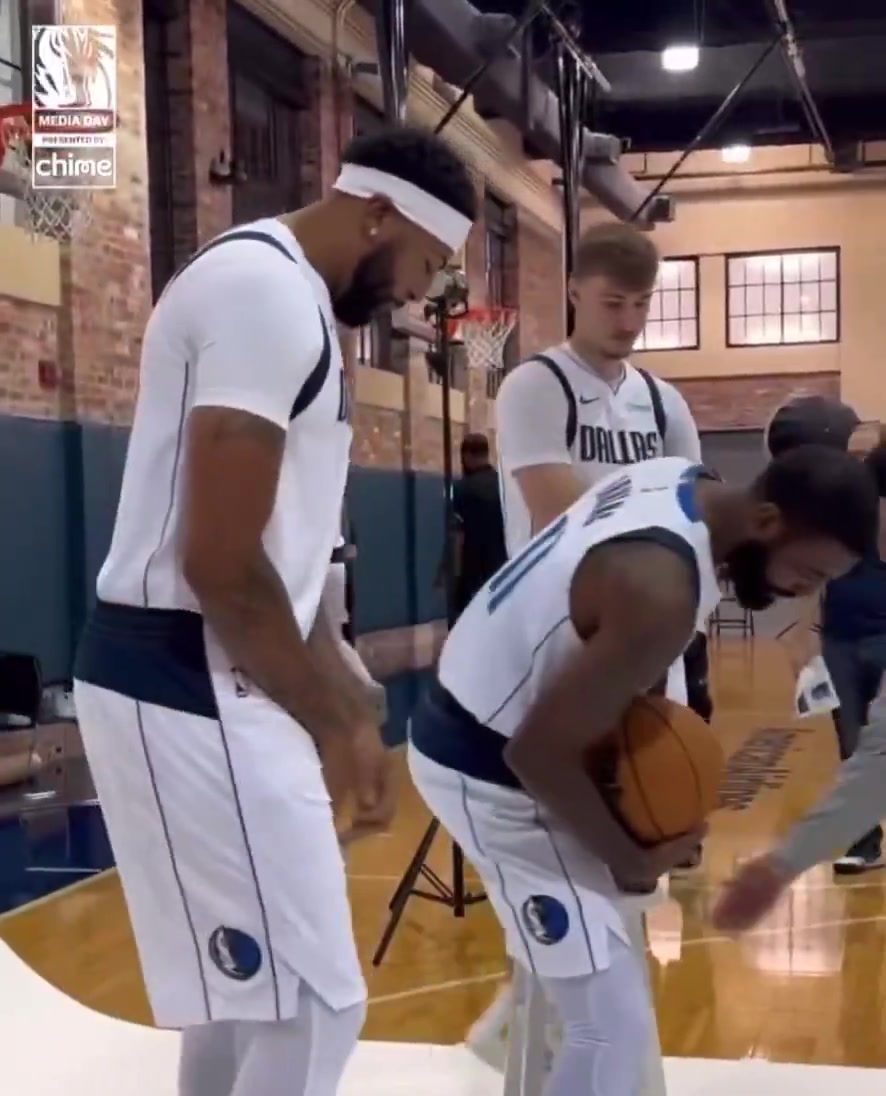 老弟有點拘束！三狀元拍攝定妝照 濃眉&歐文打鬧 弗拉格面無表情