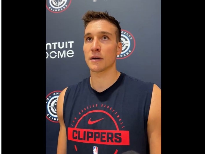 和哈登加練投籃&腿部未戴護(hù)具！博格丹：腿筋傷勢(shì)沒(méi)那么嚴(yán)重