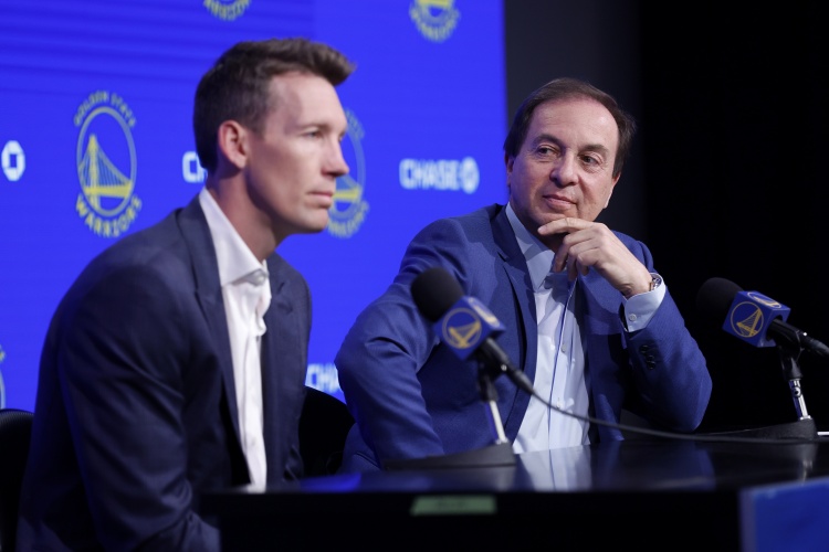 鄧?yán)S：拉科布今夏對(duì)球隊(duì)的關(guān)注一如既往 女武神讓他有點(diǎn)分心