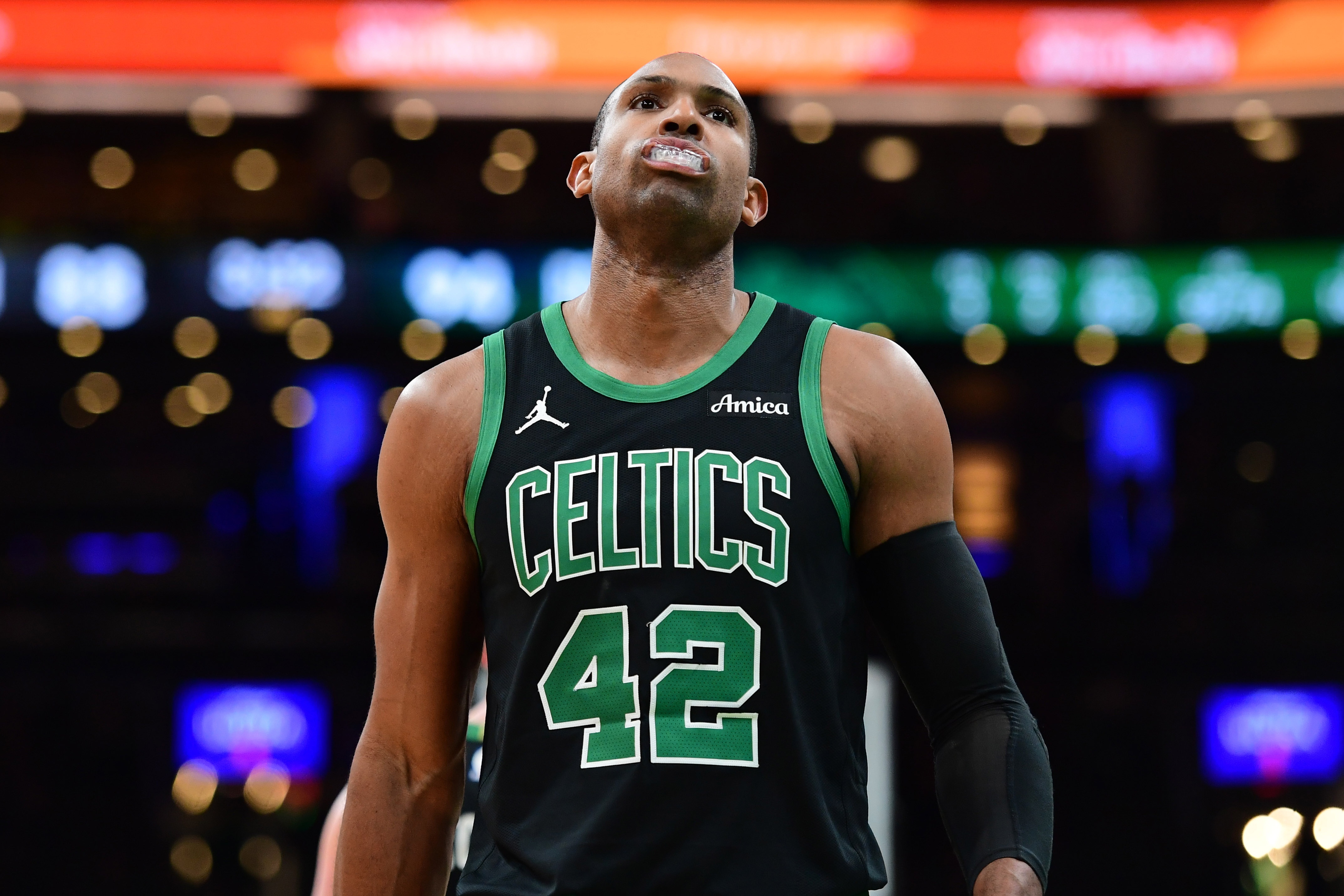 霍福德不打背靠背？鄧?yán)S：是的&我們會(huì)監(jiān)控 輪換球員能幫助球隊(duì)