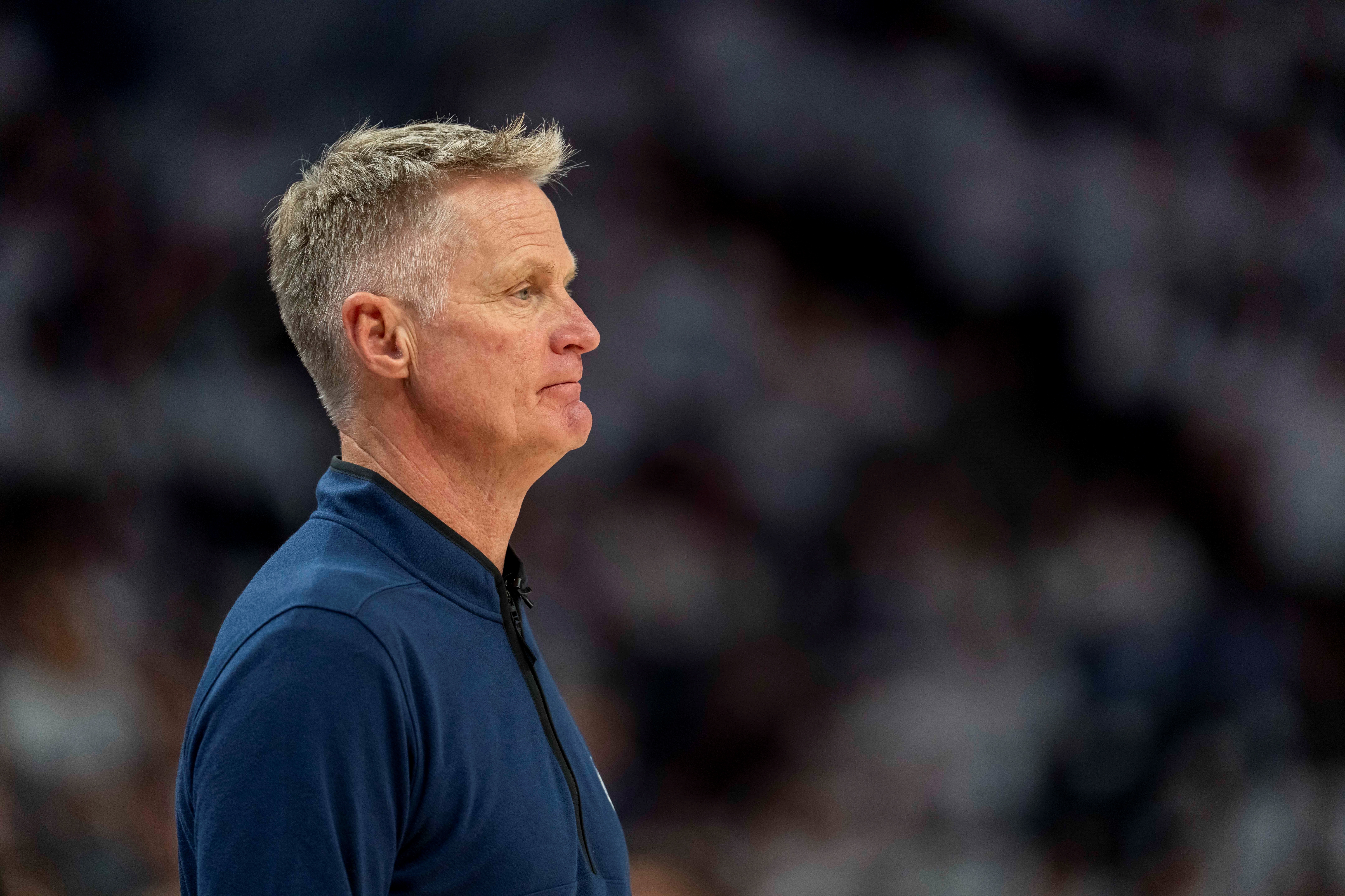 鄧?yán)S：我當(dāng)然希望科爾能長(zhǎng)期留隊(duì) 只要他愿意隨時(shí)可以續(xù)約！