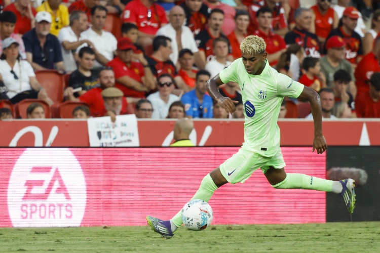 啞火！亞馬爾3次對陣巴黎0進(jìn)球，巴薩戰(zhàn)績1勝2負(fù)