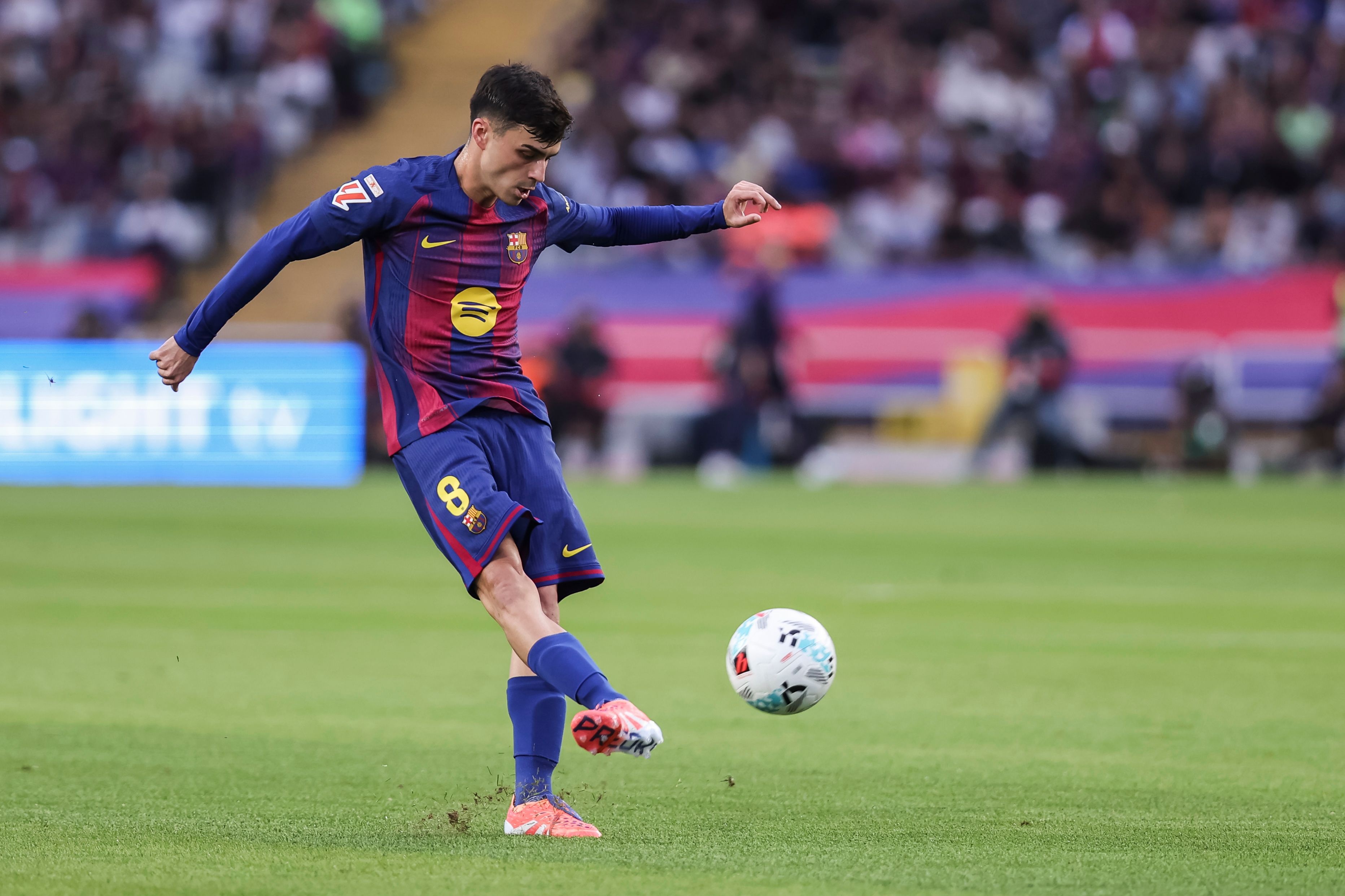 佩德驢??22歲佩德里開季11場全首發(fā)場場不落，場均出戰(zhàn)近85分鐘