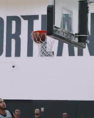 太硬了！開(kāi)拓者官推爆贊 楊瀚森轉(zhuǎn)身突破強(qiáng)硬上籃！